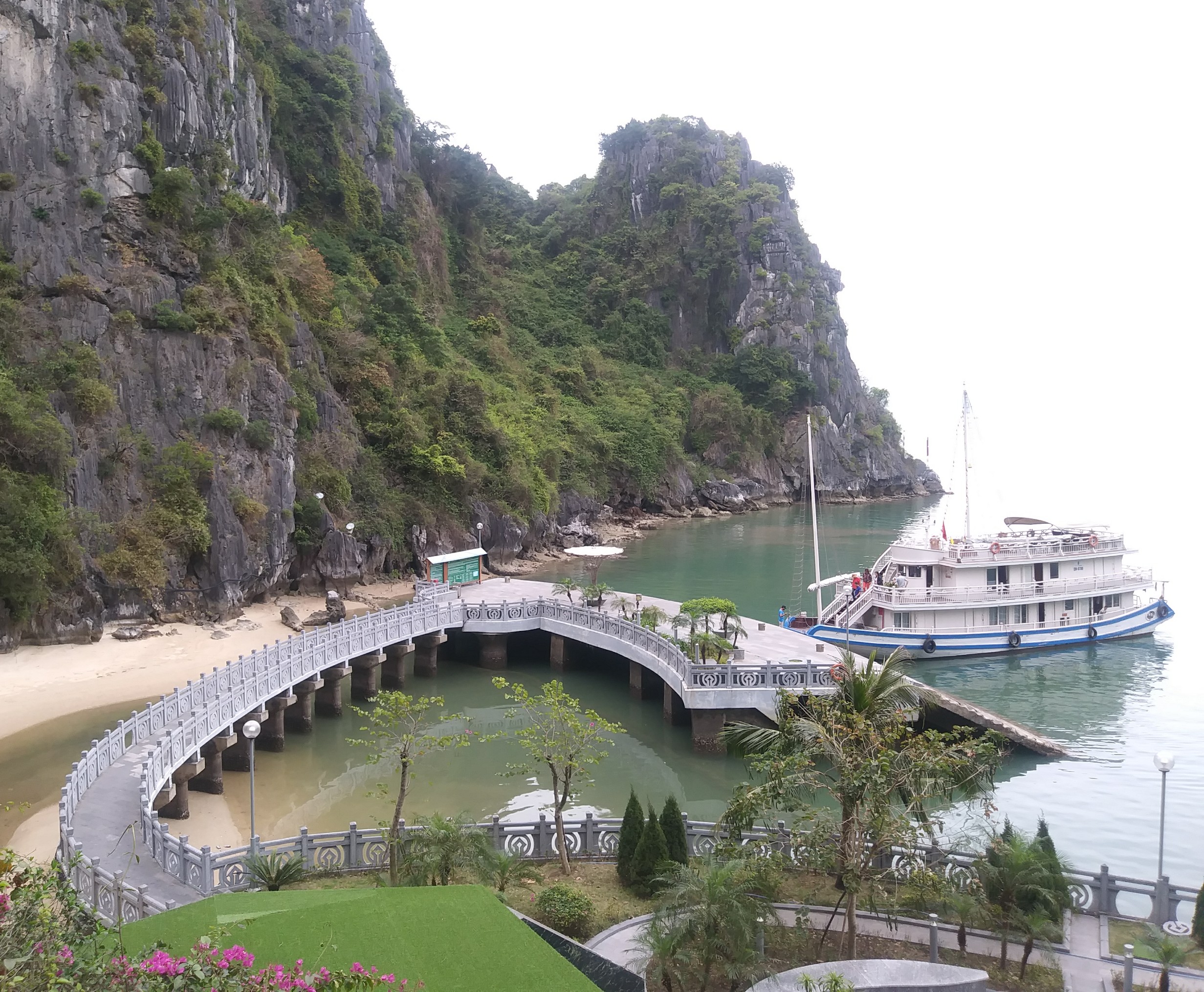 Time to take a cruise. In the Halong Bay